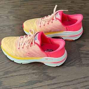 Skechers Max Cushioning Arch Fit - Adelphi Running Sneakers